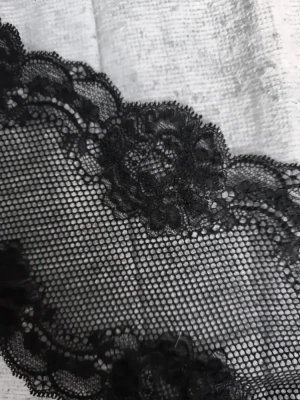 Dentelle noire fabriquée en France — image 1