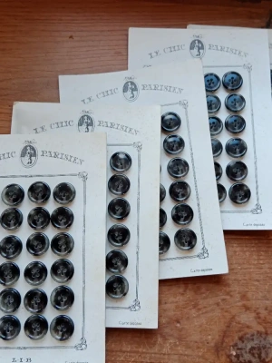 lot plaques de boutons — image 1