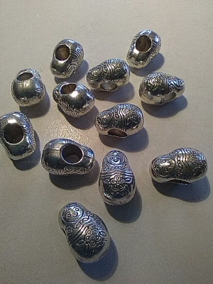 5 breloques poupée russe en métal argenté — image 1