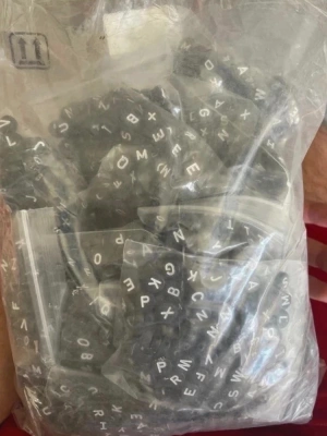 Grand lot de perles lettres — image 1