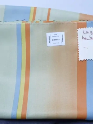 Coupon ameublement occultant pastel 0,65 m de large x 0,86 m haut rayures — image 1