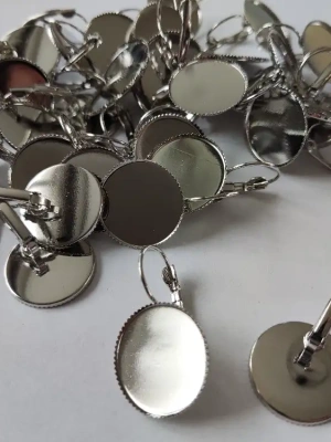 Lot de 46 boucles d'oreilles dormeuses pour cabochons 18mm rond — image 1