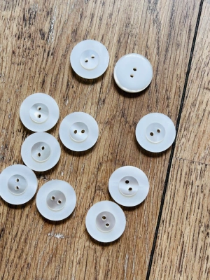 Lot 10 boutons vintage blancs neufs — image 1