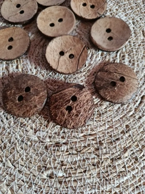 Lot de boutons noix de coco — image 2