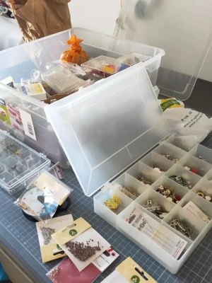 Lots de perles de rocailles et autres — image 5