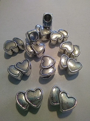 5 breloques 2 coeurs en métal argenté — image 1