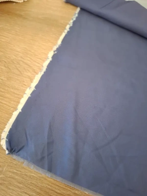 Coupon de doublure polyester bleu — image 2