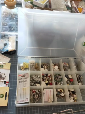 Lots de perles de rocailles et autres — image 3