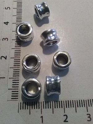 15 breloques tube serré en métal argenté — image 2