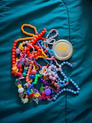 Lot de 527 perles diverses mini