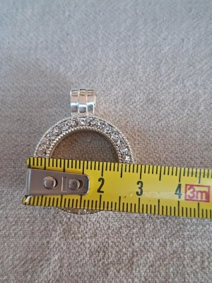 Pendentif Médaillon métal argenté et strass 36mm x 28mm — image 6