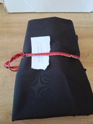 Coupons de satin de coton noir — image 1