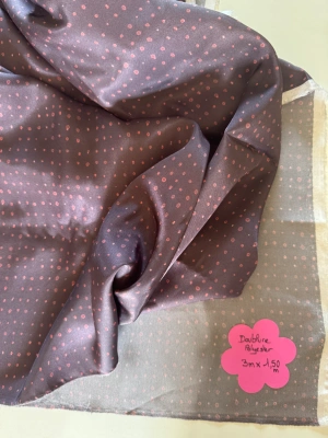 Coupon Tissu Doublure Polyester violet  à Pois Roses - 3 mètres — image 1