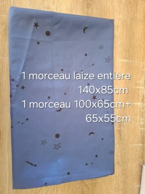 Coupon de doublure polyester bleu motif constellation noir — image 1