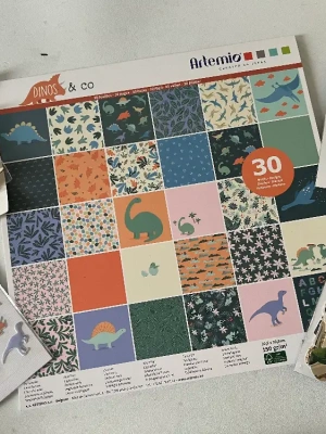 Lot scrapbooking thème dinosaure — image 1