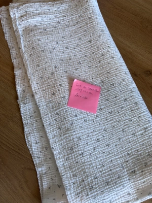 Tissu gaz  de coton fleurs grises — image 2