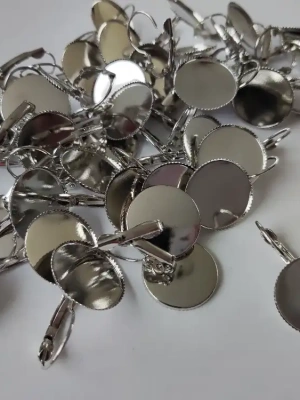 Lot de 46 boucles d'oreilles dormeuses pour cabochons 18mm rond — image 2