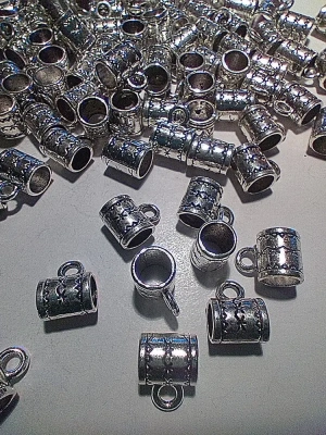 15 bélières en métal argenté — image 1