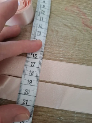 Lots de 18 rubans satin saumon découpés de longueur 1m20 — image 2
