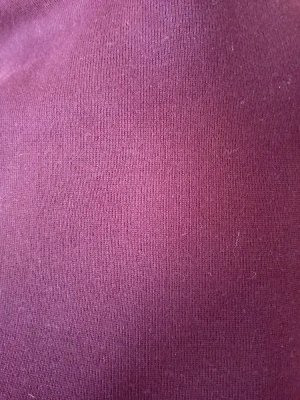 jersey à cotes bordeaux plus foncé que la photo — image 1
