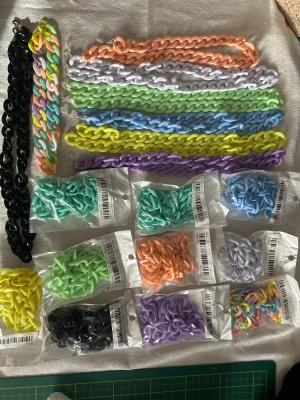 Chaîne en maillons acrylique — image 1