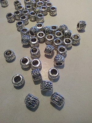 18 breloques tribale en métal argenté — image 1