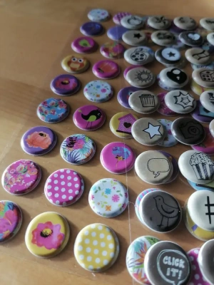2 planches de stickers ronds — image 5