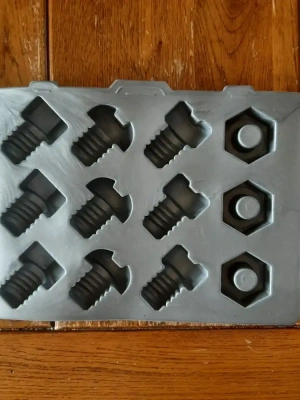 Moule en silicone formes écrou et vis — image 1