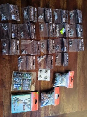 Lot de perles en métal et en bois neuf — image 1