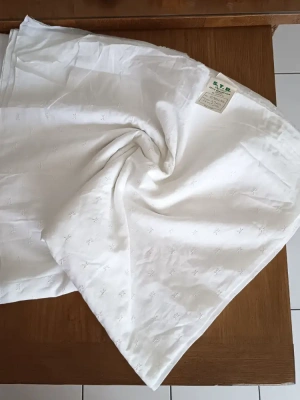Cotonnade blanche avec broderie — image 4