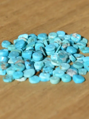 Lot de 100 perles heishi en turquoise d'Arizona 4 mm — image 2