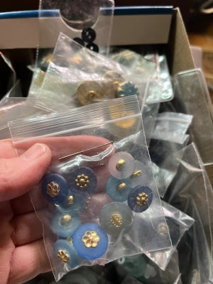 Lot de  boutons neufs, vintage. 1500 à 2000 unités — image 6