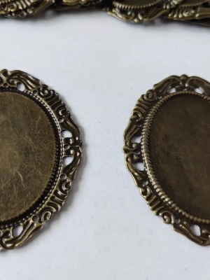 15 pendentifs séparateurs filigranés en métal couleur bronze — image 2