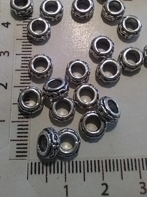 10 breloques mini éthnique en métal argenté — image 2