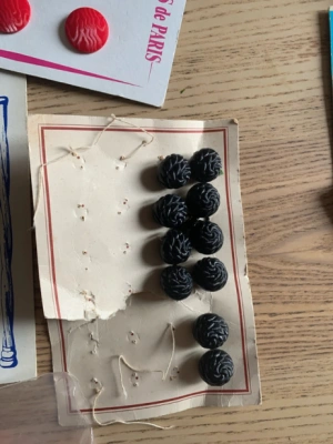 Lot de boutons vintages — image 5