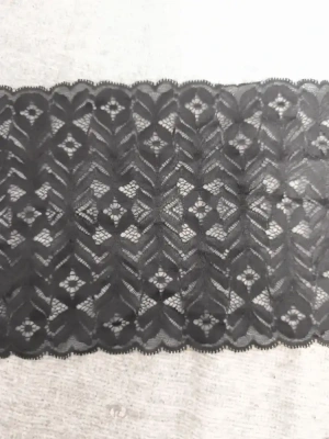 Dentelle noire fabriquée en France — image 1